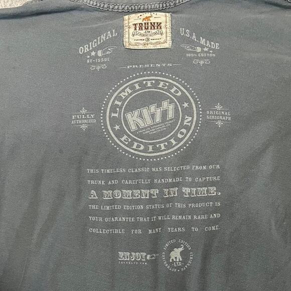 Trunk Ltd Kiss World Tour 1979 Army Graphic Tee - Picture 7 of 8